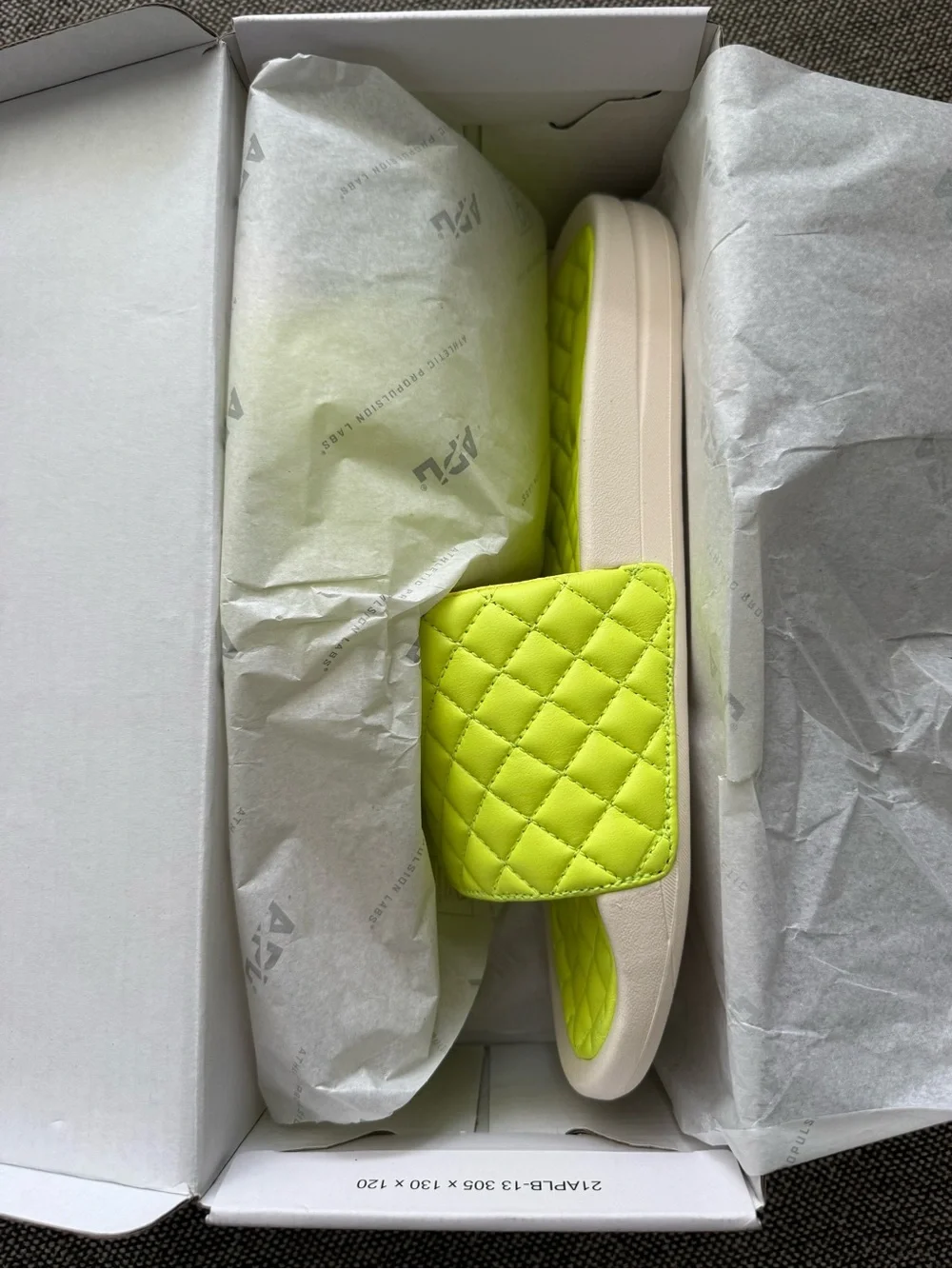 NEW Men’s Quilted Lusso Leather Neon Slide Sandals Energy Pristine Size 9 Casual